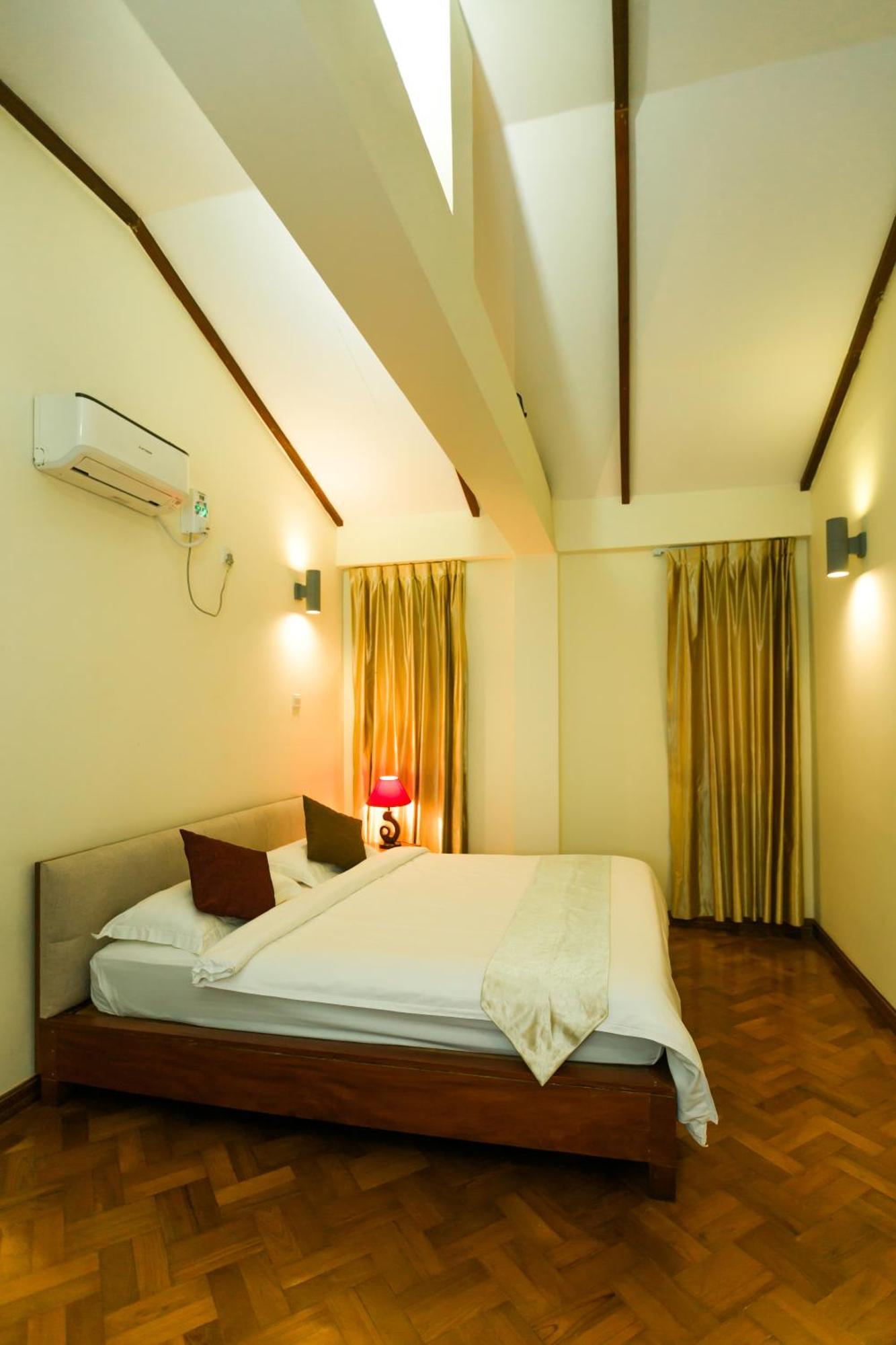 Hotel Ambassador Hill