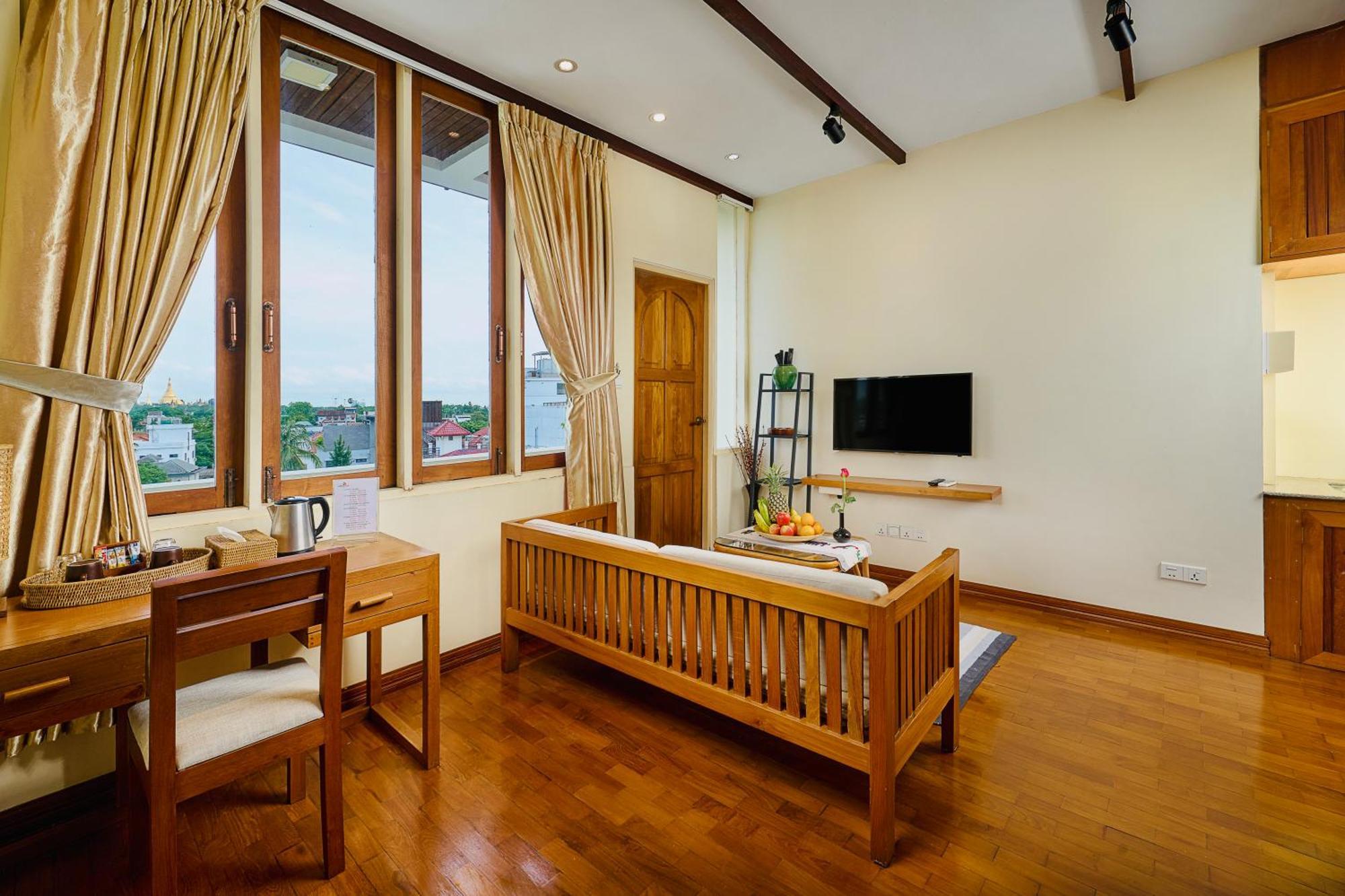 Ambassador Hill Hotel 3*