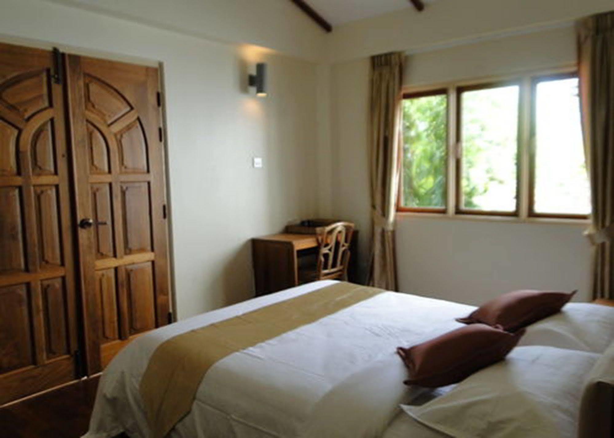 Ambassador Hill Hotel 3*