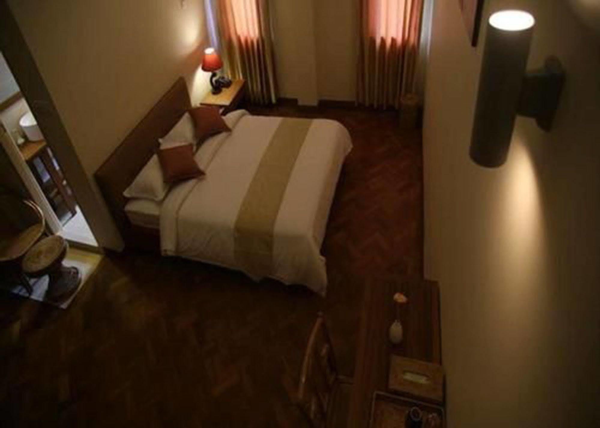 Ambassador Hill Hotel 3*