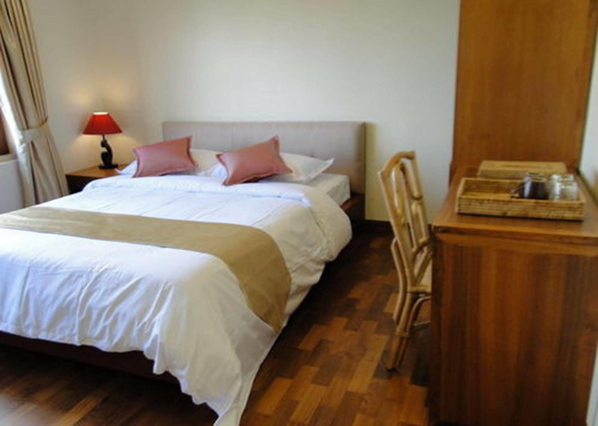 Ambassador Hill Hotel 3*