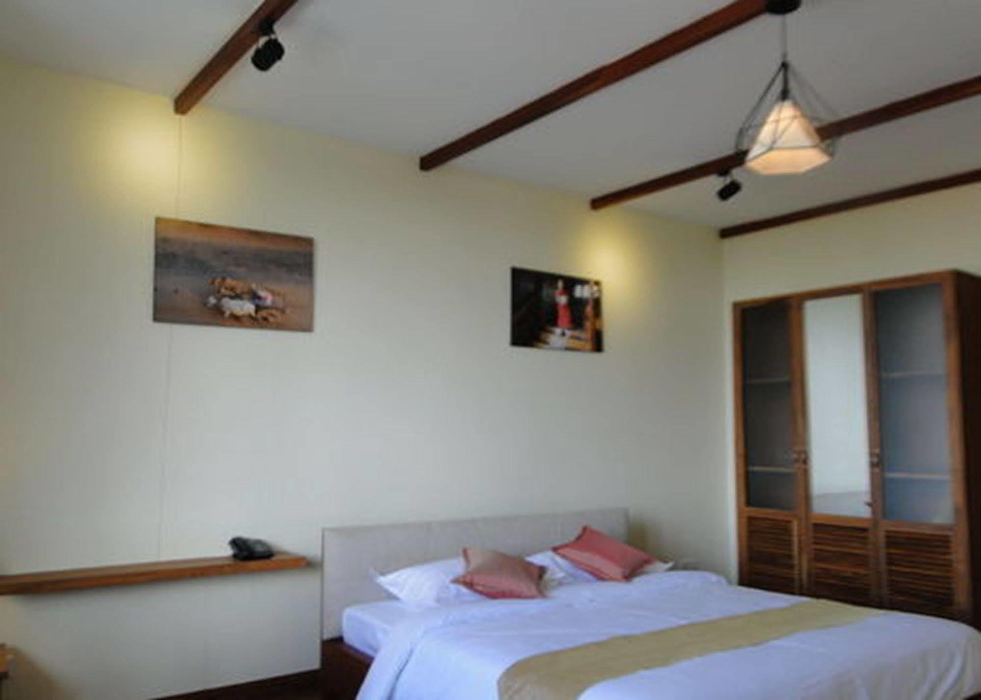 Hotel Ambassador Hill 3*