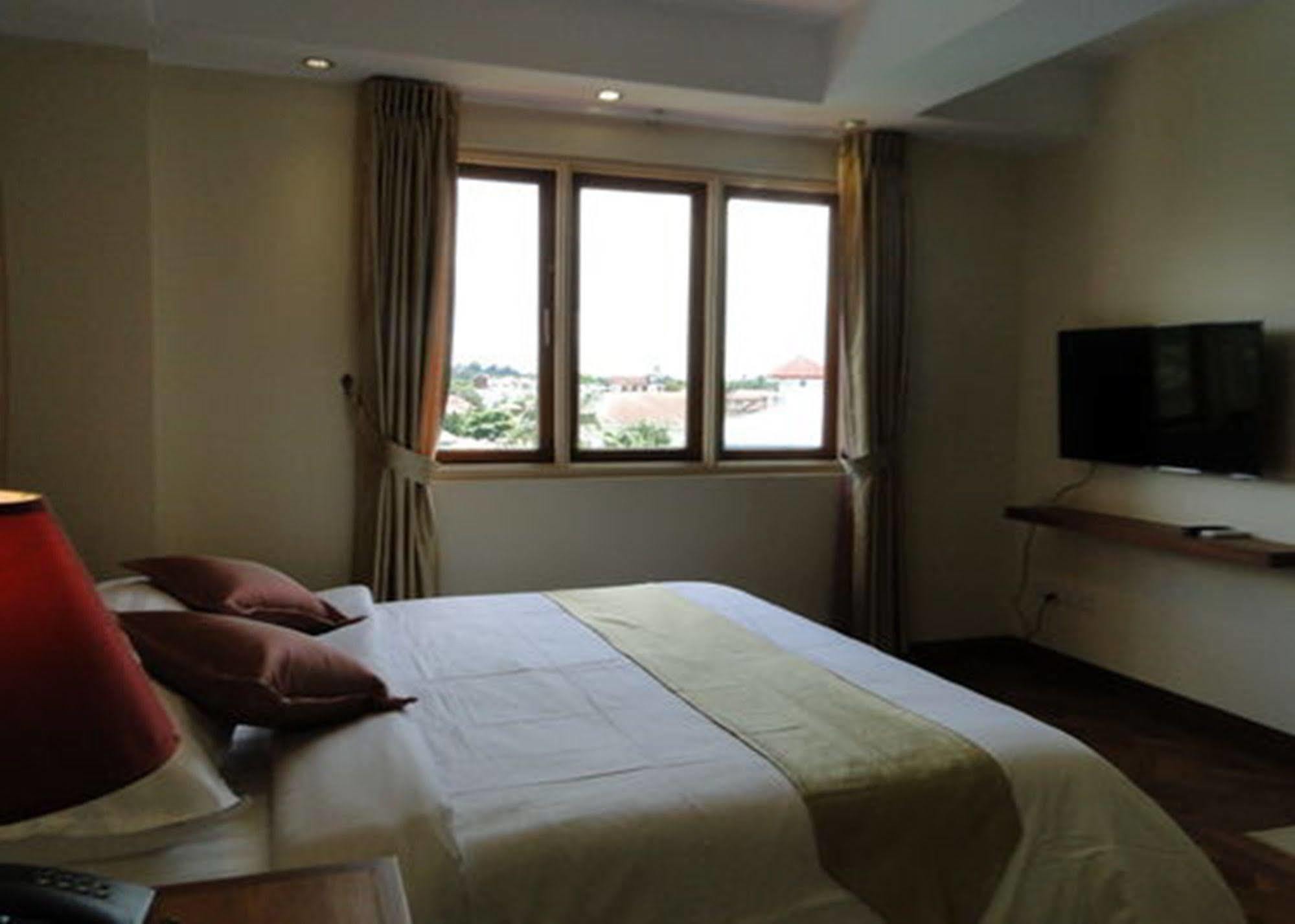 Hotel Ambassador Hill Yangon